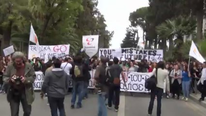 Los estudiantes de Chipre salen a la calle