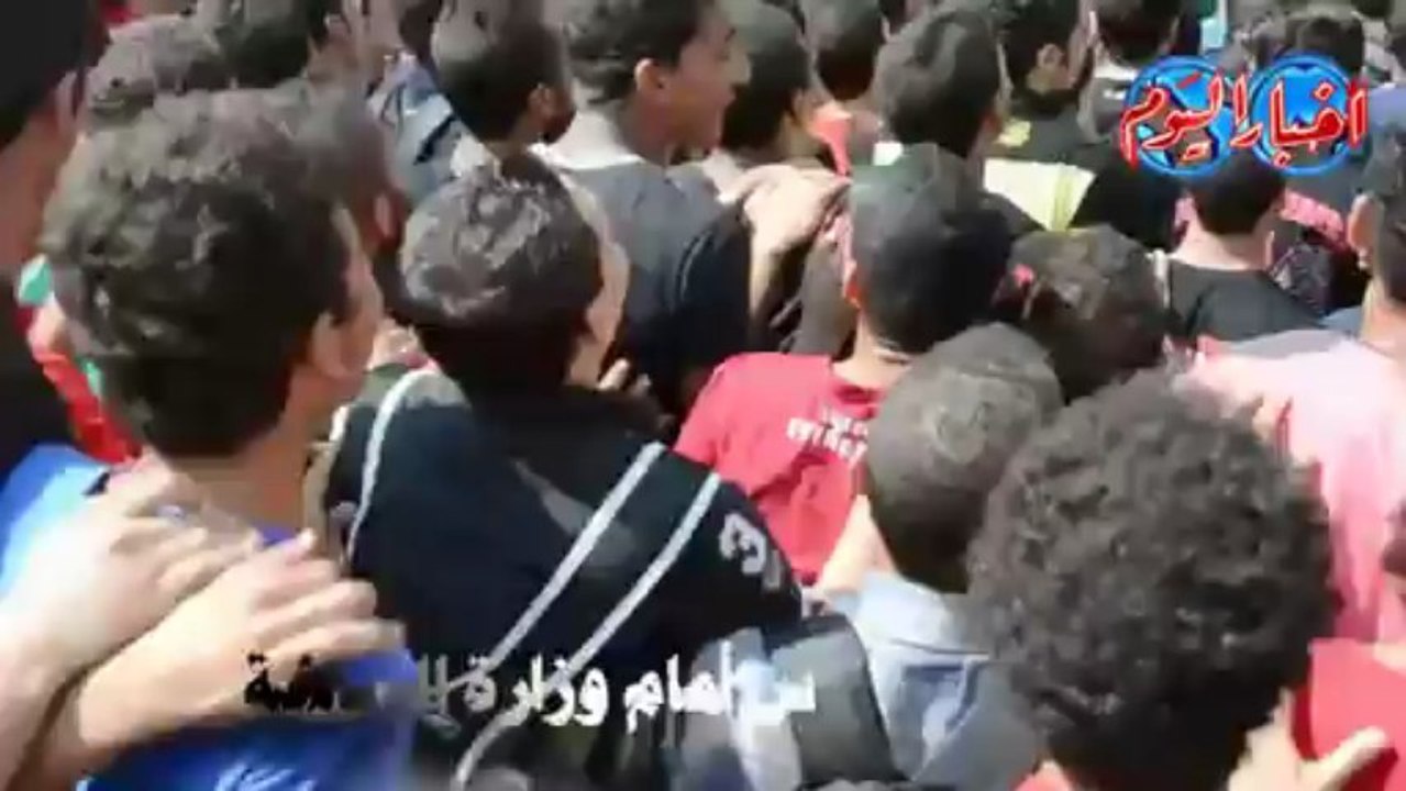 "الدورى على جثتنا"هتاف الأولتراس أمام وزارة الرياضة