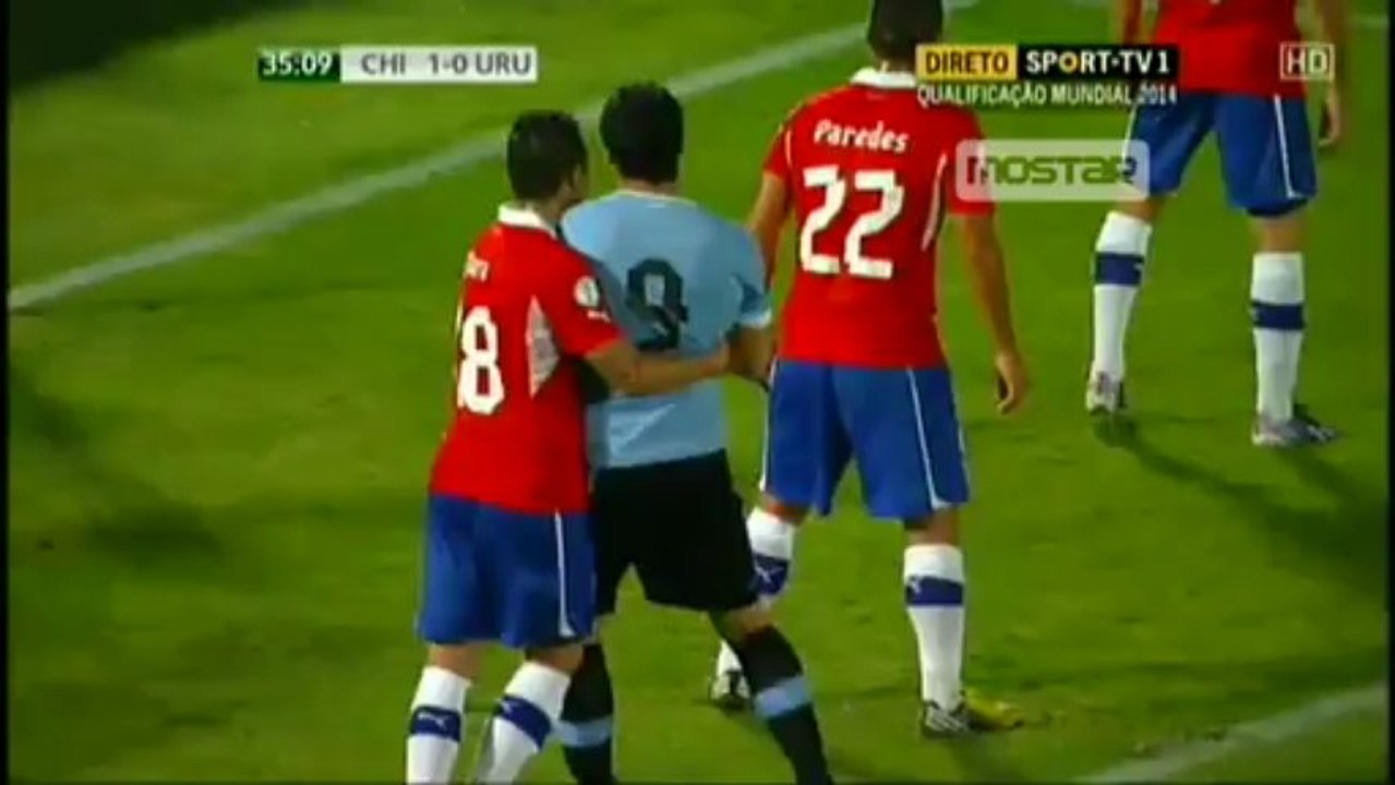 Luis Suarez Punches a Chile Player