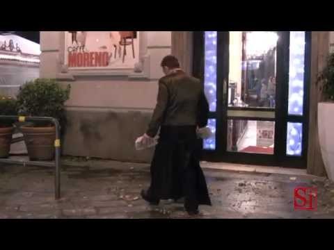 Napoli - Calcinacci caduti sul Gambrinus 2 (27.03.13)