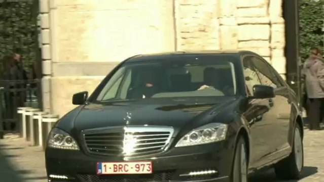 Nicolas Sarkozy remet la Légion d'honneur à un ministre belge