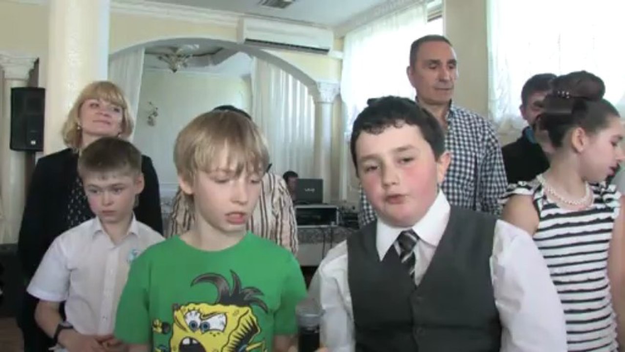 3-зелёное яблоко.