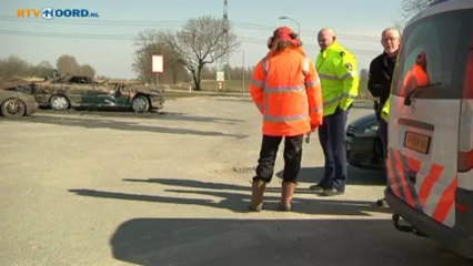 Autos opgevist uit Van Starkenborghkanaal - RTV Noord