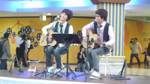 Beatles -Hey jude Coex mall (Acoustic cover by Necleband)