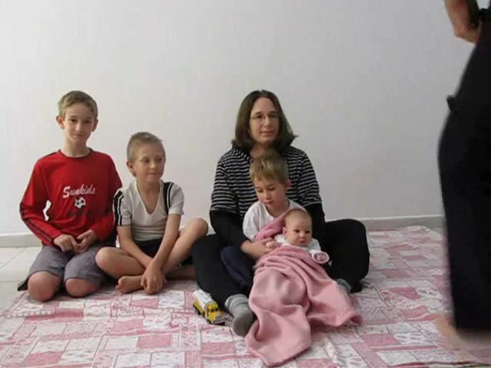 חג פסח שמח ממקור האושר - ענת ודותן שץ - לחיות מתוך תנועה