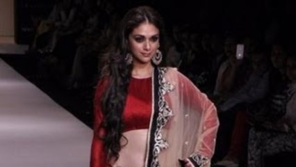 Download Video: Aditi Rao Hydari Walks Ramp For Payal Singhal @ Lakme Fashion Week !