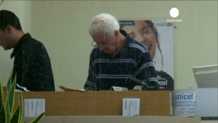 Güney Kıbrıs'ta bankalar kısıtlamalar eşliğinde...