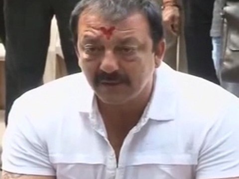 Sanjay Dutt Breaks Down Says He Will Surrender