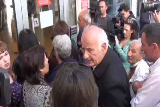 Güney Kıbrıs'ta bankalara hücum