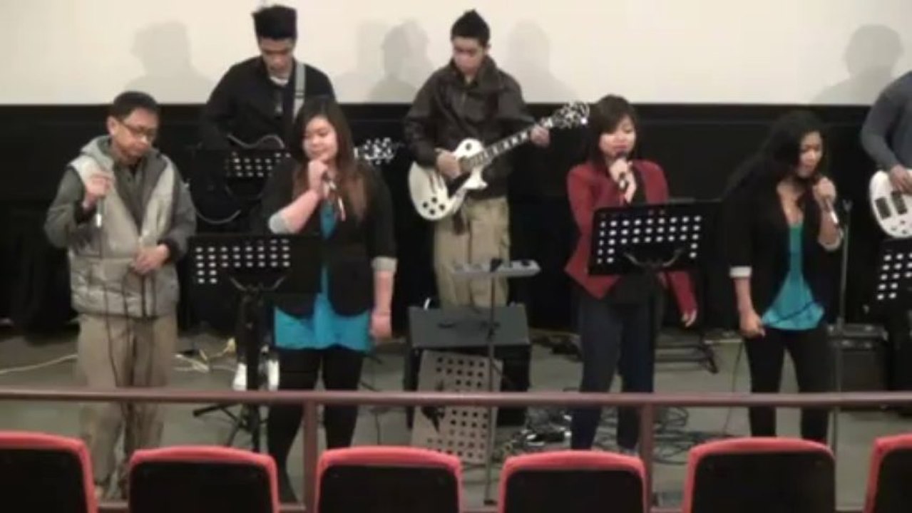 Praise and Worship @ the Gathering Church  02-10-2013