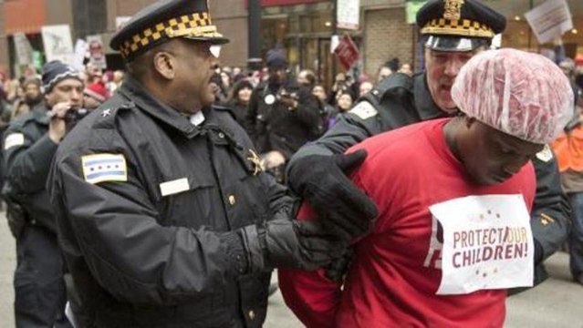 Thousands march over Chicago school closures