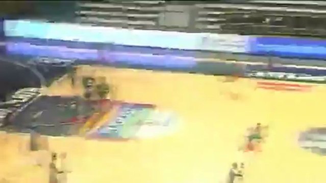 Transversale rentrante marquée de 35 mètres par le gardien de but