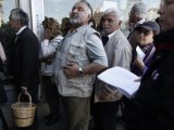 Raw: Crowds rush Cyprus bank re-openings