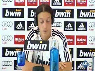Ozil defiende a Kaká y resalta su importancia