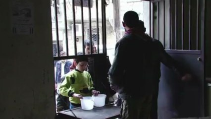 Hungry Aleppo residents rely on charity for food
