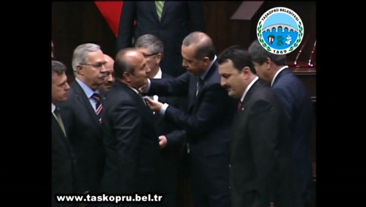 Arslan'a AK Parti rozetini Başbakan Erdoğan taktı