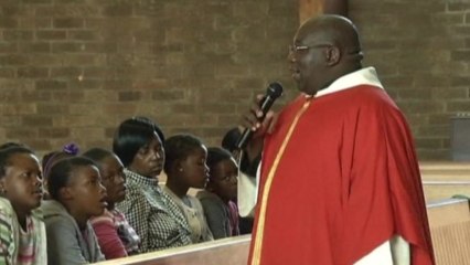 South Africans pray for Mandela