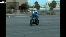 Régis foire son stunt et défonce sa moto