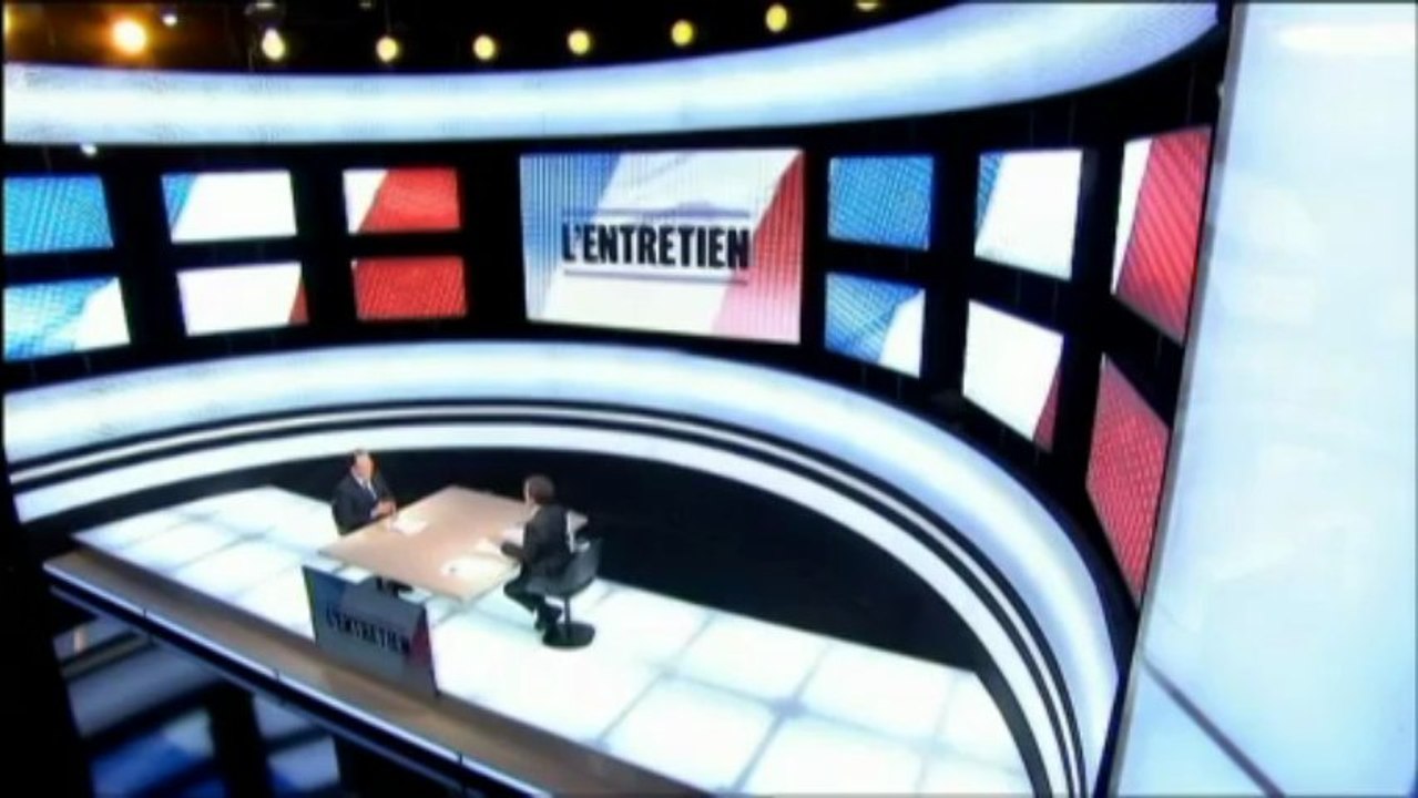 François Hollande vante sa "boîte à outils" sur France 2