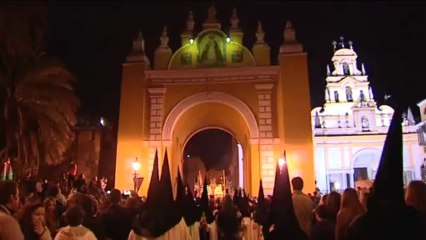 La "Madrugá" culmina la jornada más emblemática de la Semana Santa en Sevilla