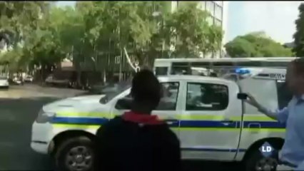 Oscar Pistorius comparece ante el juez acusado de asesinar a su novia