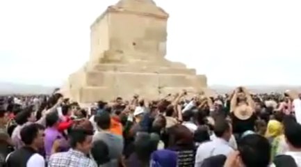 ‫فیلم کامل از حمله با نارنجک دست ساز به آرامگاه کوروش!‬