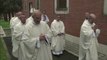 Pope washes prisoners' feet in Easter ritual