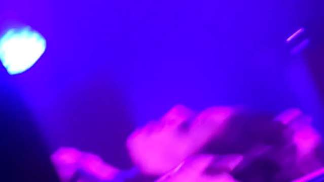 Jenifer chante Est ce que tu m'aimes (Live au zenith de paris 30.03.2013 )