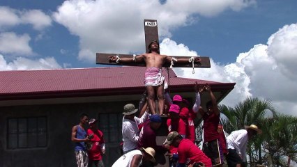 Philippines : scènes de crucifixion pour le Vendredi saint