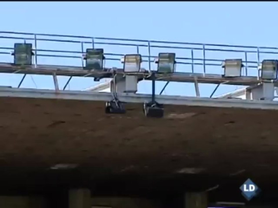 Continúan reparando el alumbrado del Estadio de Vallecas