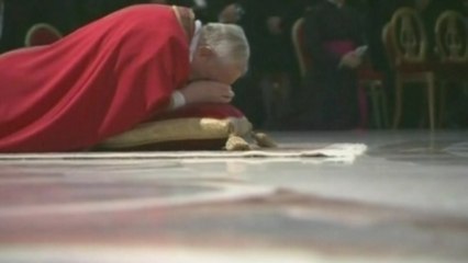 Pope celebrates the Passion of Christ on Good Friday