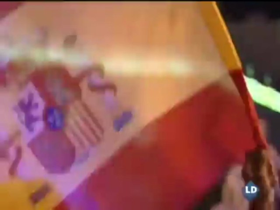 Miles de aficionados celebran en Cibeles la victoria