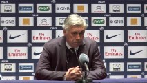 Carlo Ancelotti félicite ses joueurs après le match face à Montpellier