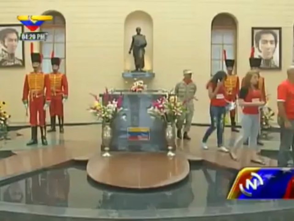Jueves Santo: Venezolanos continúan visitando Cuartel 4F para venerar a Chávez