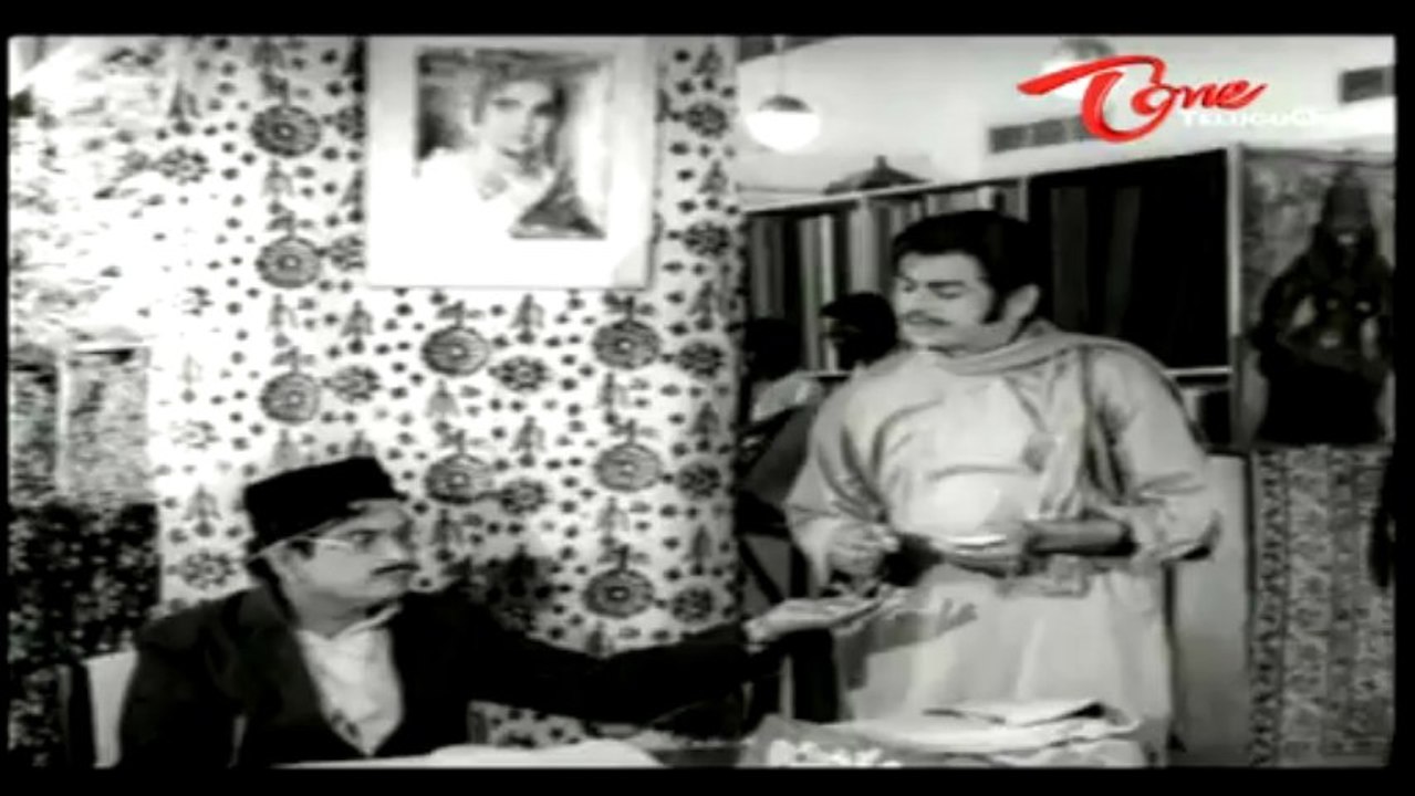 Allu Ramalingaiah Caught Fooling Customers - Comedy Scene