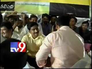 Nagam Janardhan visits fasting TDP MLAs