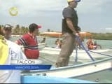 Capriles recorrió en peñero las playas de Falcón