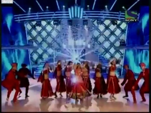 Madhuri Dixit in Jhalak Dikhla Jaa season 4