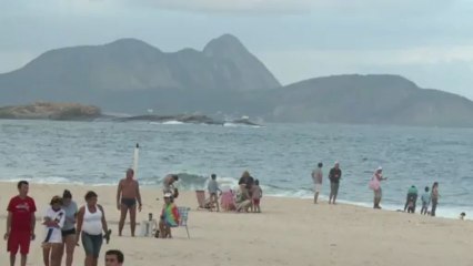 Brésil: Bolt s'entraîne à Copacabana avant son 150m