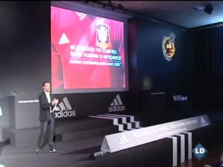 España presenta su camiseta para la Eurocopa