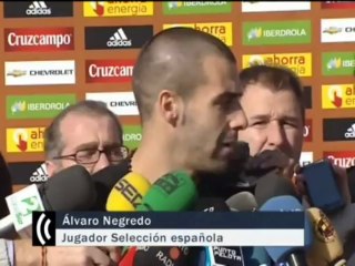 Negredo renueva con el Sevilla: "Estoy muy a gusto aquí"