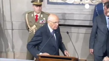 Скачать видео: Italia, Napolitano smentisce le voci di dimissioni...