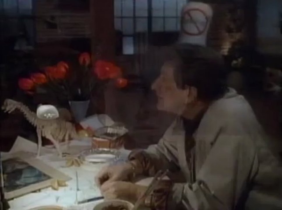 Misterio para tres 1x10 - viernes trece. Relatos de los muertos vivientes.