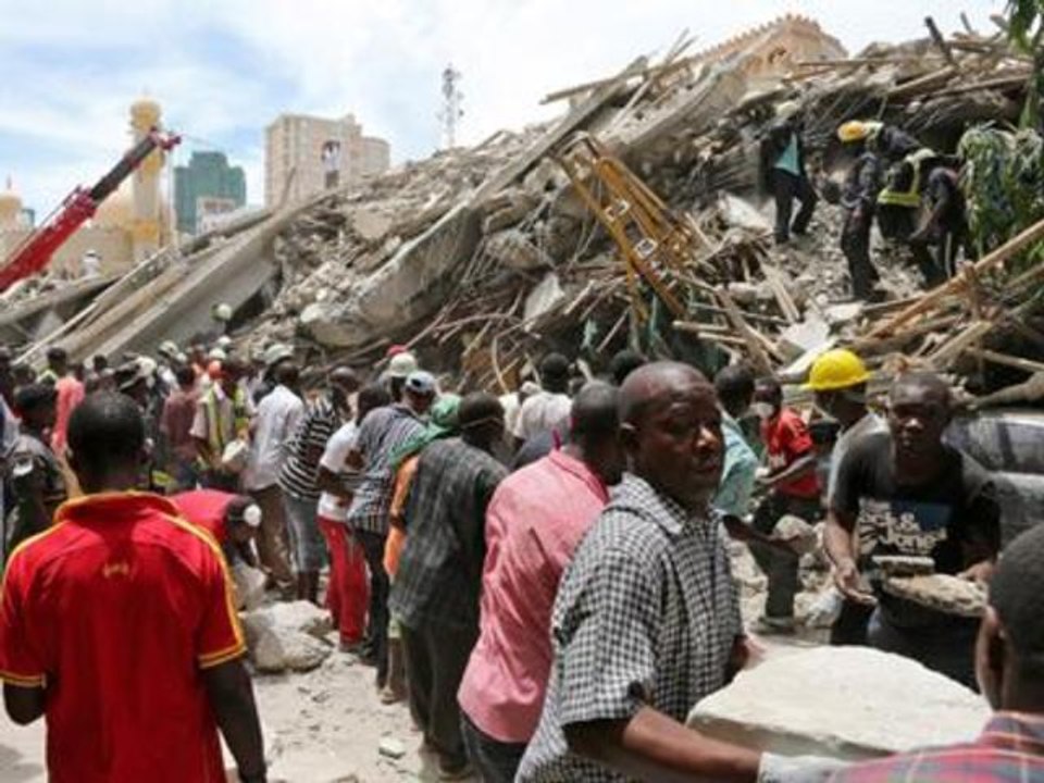 Raw: Deadly building collapse in Tanzania