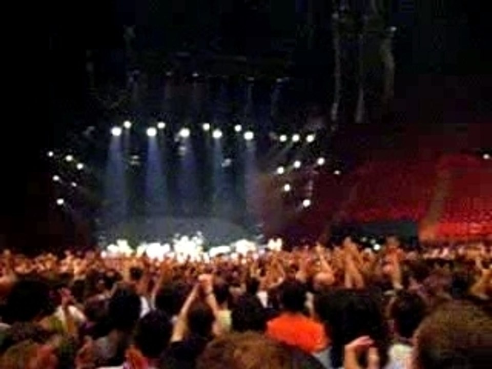 Pearl Jam Bercy 11-11-06 yellow 3