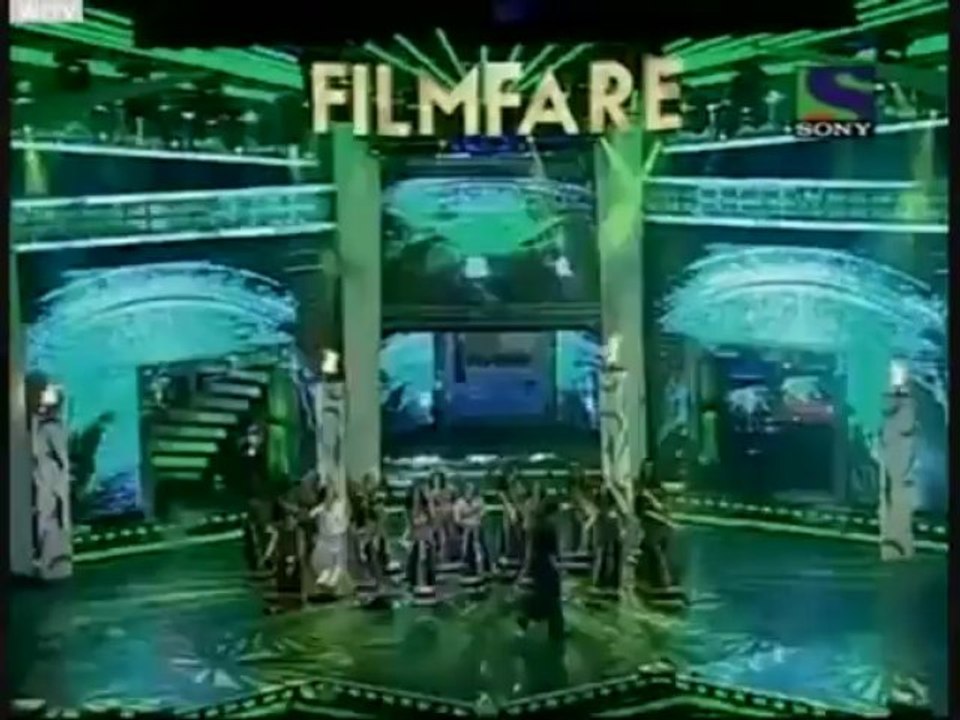 Madhuri Dixit and Shahrukh Khan in Filmfare Awards 2011