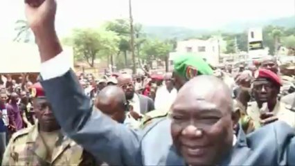 Novo líder centro-africano deixa poder em 3 anos