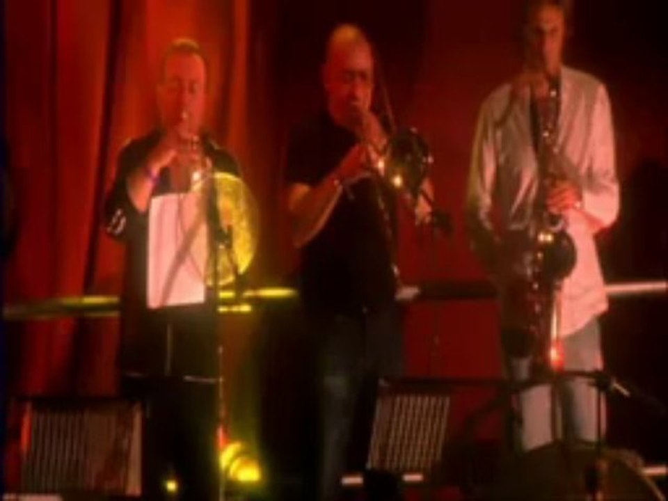 phoenix from the flames   robbie williams