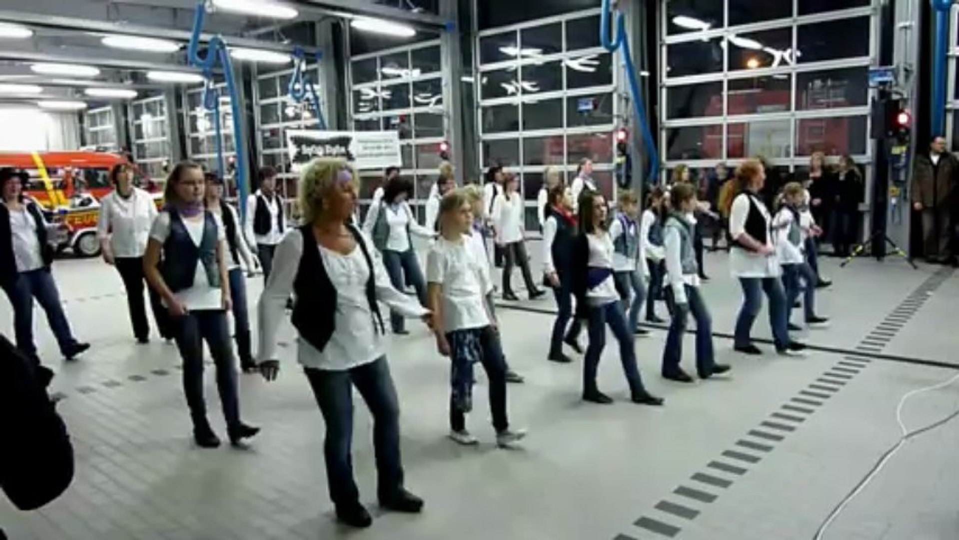 Kulturnacht Preetz 2013 - Line Dance - Rock Paper Scissors - video  Dailymotion
