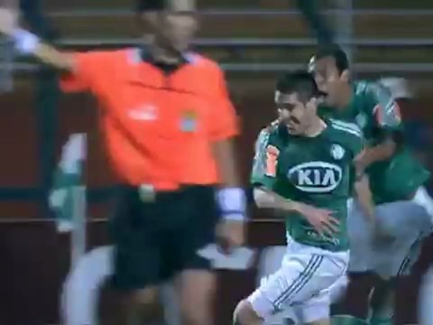 Palmeiras derrota o Linense no Pacaembu e reduz a crise